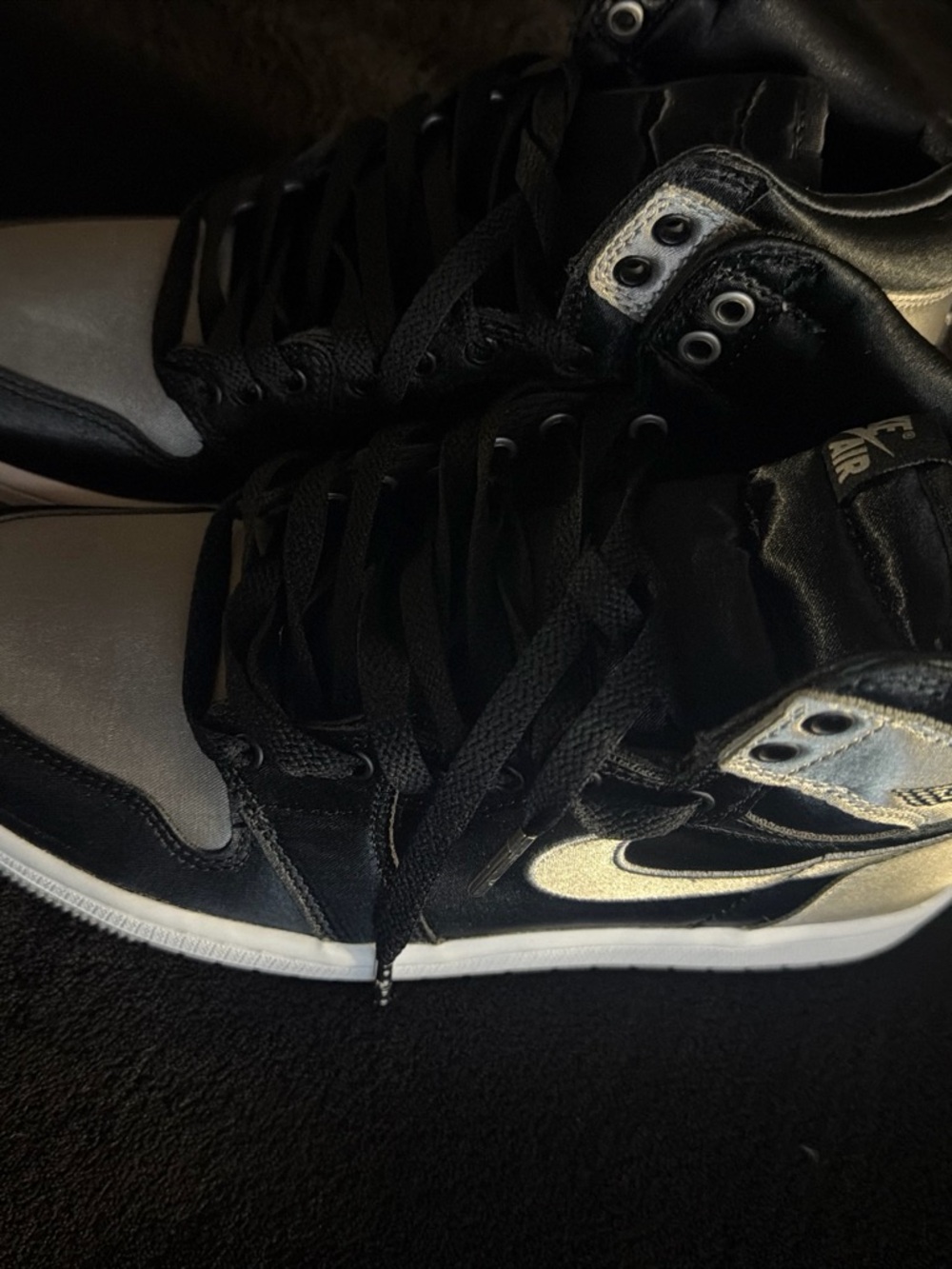 Jordan 1 retro High-Top Sneakers in Black and Silver satin